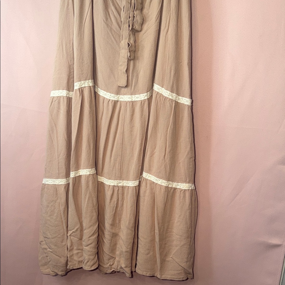 Blush V-Neck Tiered Maxi Dress with Lace Trim - Picture 7 of 9